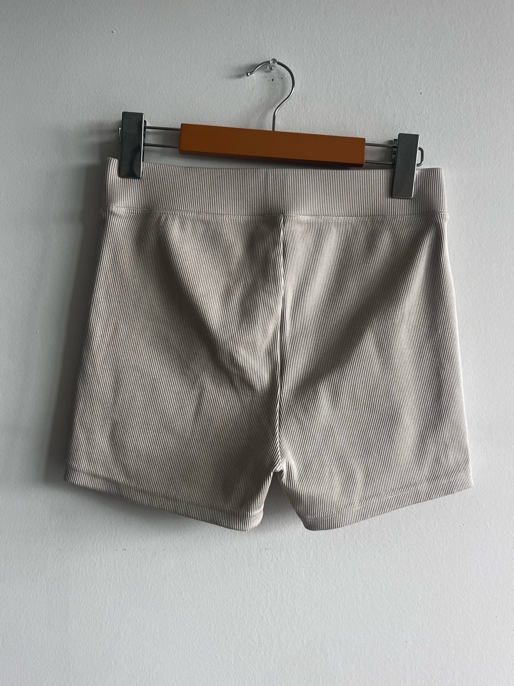 ALO Yoga Ribbed Shorts - Picture 3 of 3
